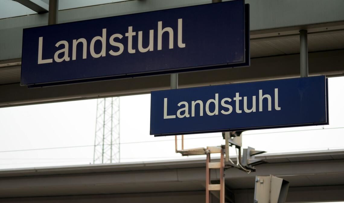 Der Angriff geschah laut Polizeiangaben, kurz nachdem dem Zug den Bahnhof Landstuhl verlassen hatte.