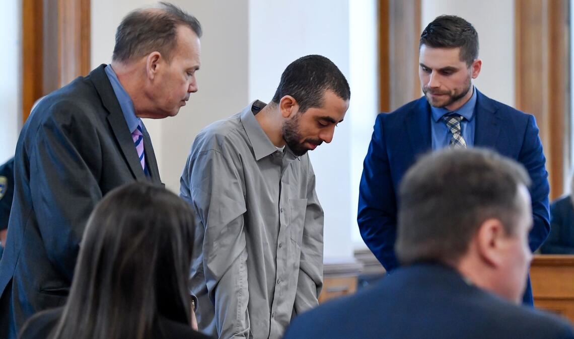 Der Attentäter (Mitte) wurde in New York zu 25 Jahren Haft verurteilt. (Archivbild)