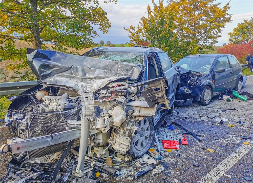 Der Audi der Rentnerin wird beim Zusammenstoß total zerstört. Foto: Einsatz-Report 24