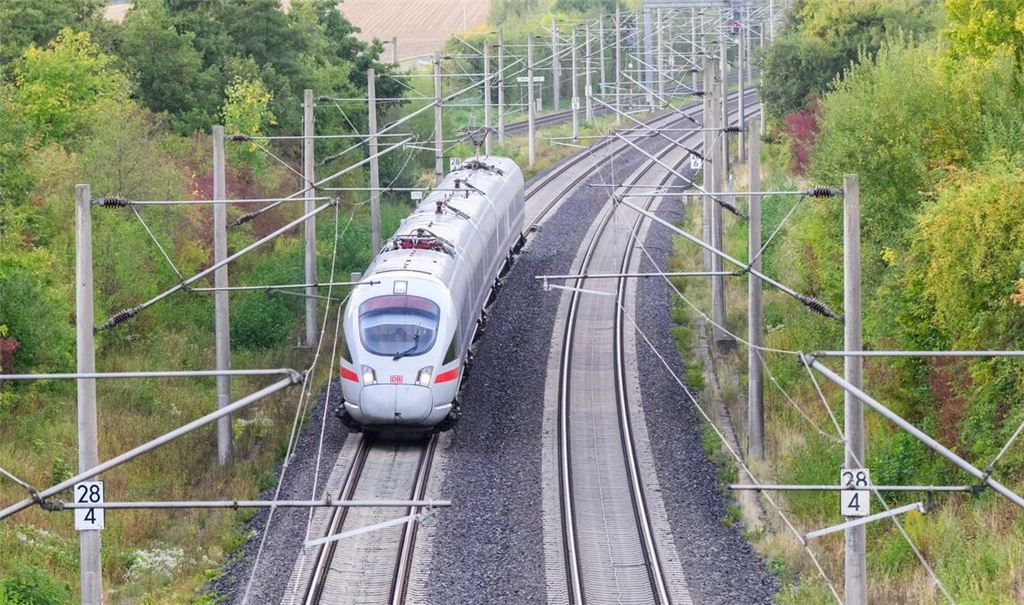 Der Ausfall eines Stellwerks sorgt derzeit für große Probleme im Bahnverkehr zwischen Hamburg und Berlin. (Archivbild)