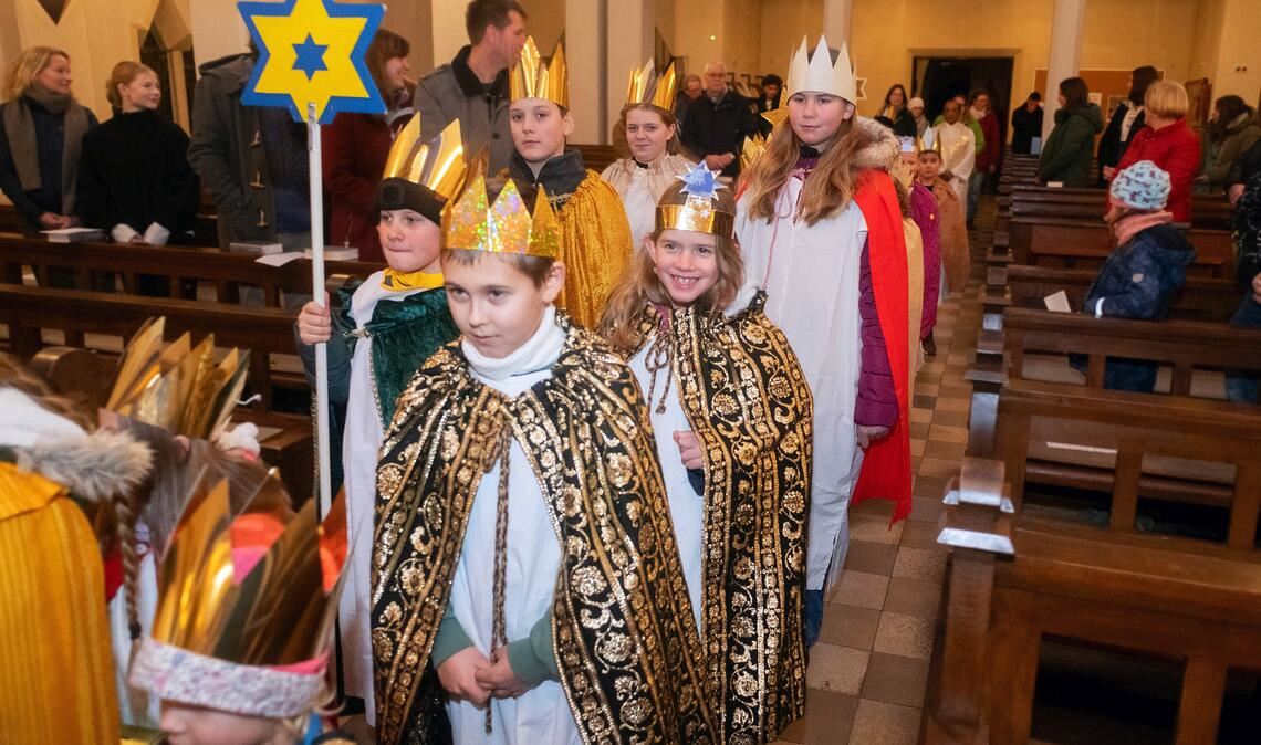 Der Aussendungsgottesdienst in der Herz-Jesu-Kirche markiert in der Region den Auftakt der Sternsingeraktion. Foto: Fotomoment