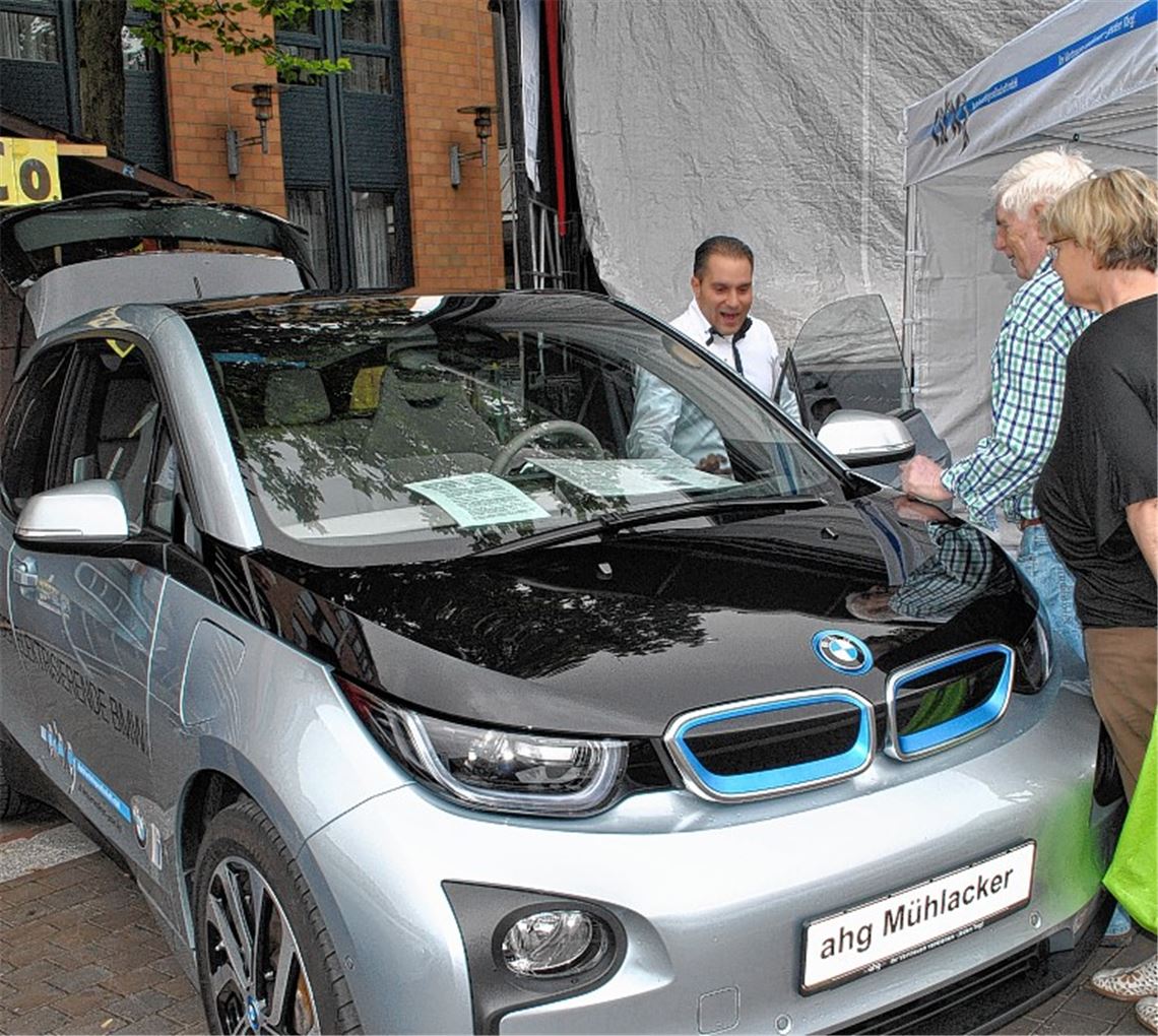 Der BMW i3 fährt rein elektrisch, wird aber auch mit Zusatztank angeboten.
