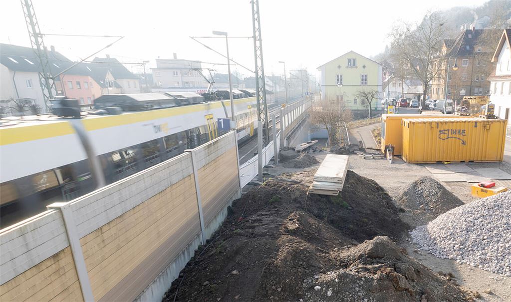 Der Bahnhof in Enzberg hat sich in eine Baustelle verwandelt. Foto: Fotomoment