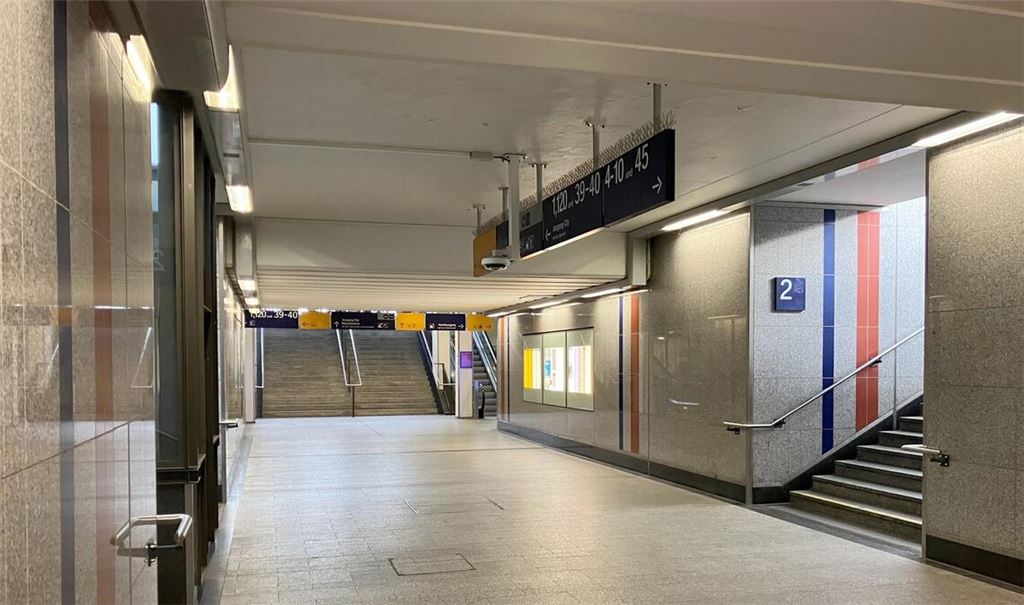 Der Bahnhof von Kaiserslautern ist gesperrt. (Archivbild)