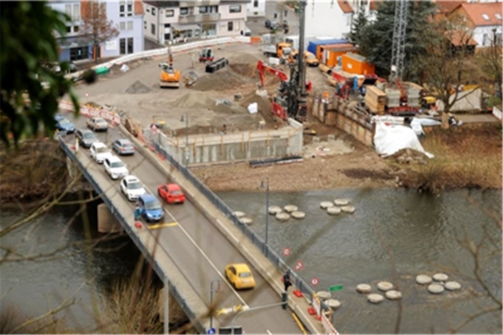Der Bau der neuen Herrenwaagbrücke dauert länger als gedacht.Foto: Fotomoment