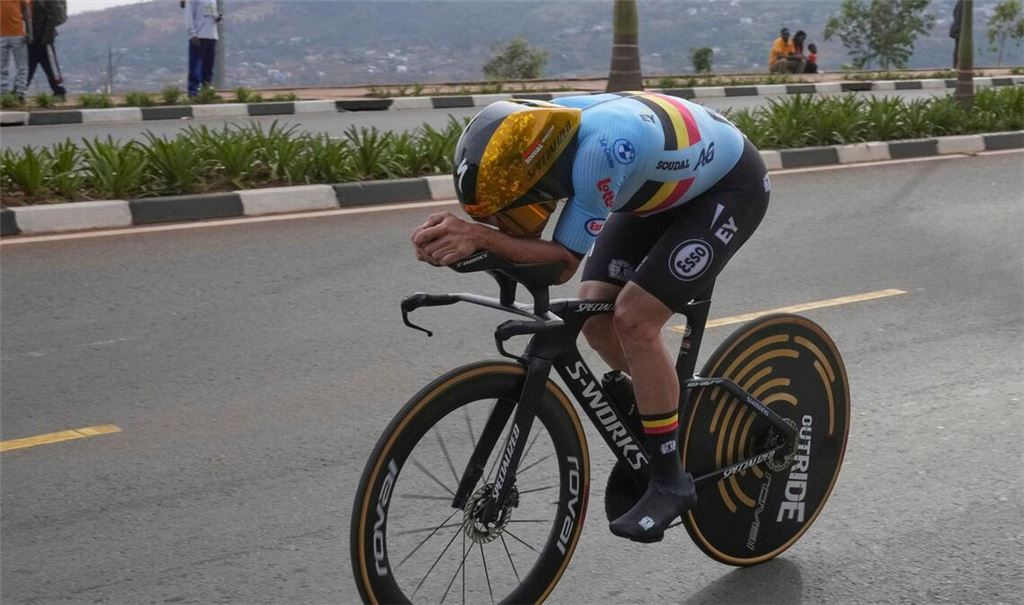 Der Belgier Remco Evenepoel beim Einzelzeitfahren der WM in Ruanda.