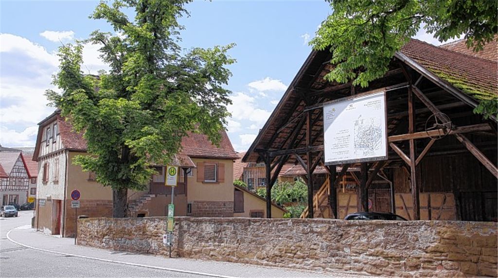 Der Bereich um die Lienzinger Kelter wird neu gestaltet. Das ehemalige Feuerwehrhaus (links) wird abgebrochen.