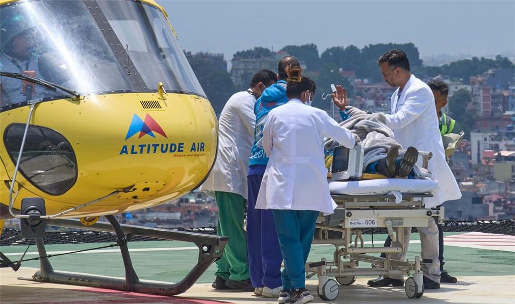 Der Bergführer wurde nach seiner Rettung in ein Krankenhaus gebracht.