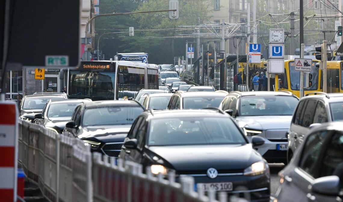 Der Berufsverkehr macht einen Großteil des täglichen Spritkonsums aus.