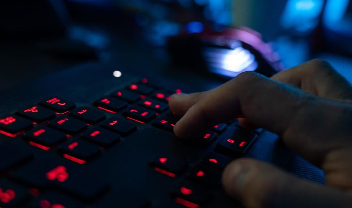 Der Beschuldigte soll im Darknet eine Plattform betrieben haben. (Symbolbild)