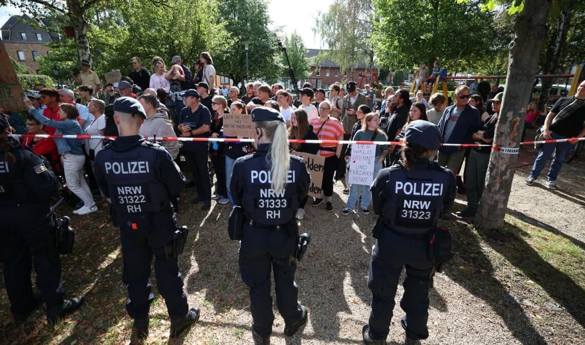 Der Besuch des Bundeskanzlers in Hürtgenwald wurde von Protesten begleitet. 