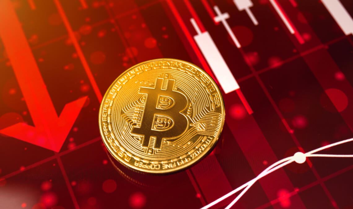 Der Bitcoin-Kurs ist am Donnerstag deutlich gefallen und hat einen neuen Tiefstand seit Mitte April erreicht. Die wichtigsten Hintergründe und Entwicklungen im Überblick.