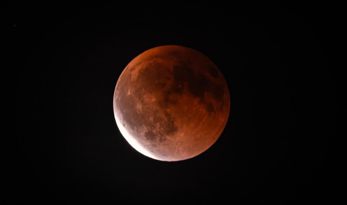 Der „Blutmond“ am Sonntagabend. Foto: Schüller