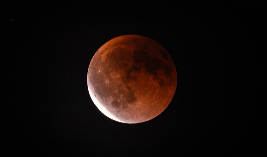 Der „Blutmond“ am Sonntagabend. Foto: Schüller
