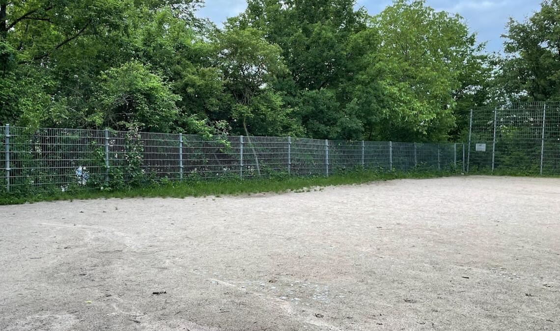 Stadt bringt Bolzplatz auf Vordermann Der Bolzplatz am Torackerweg. Foto: privat