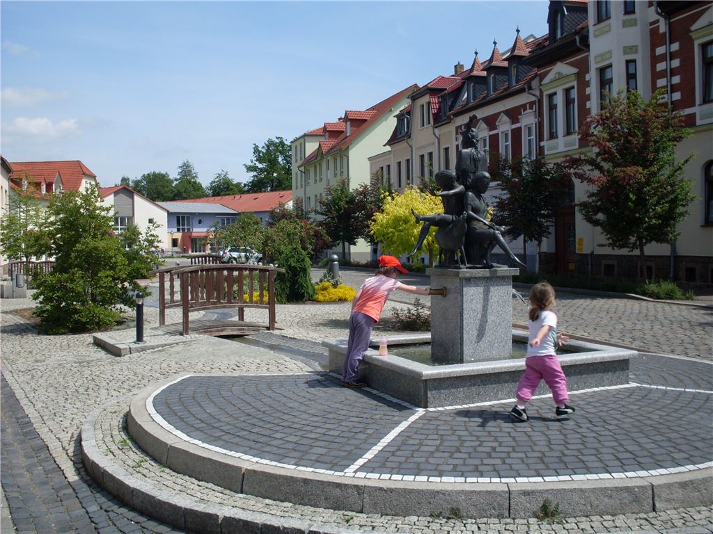 910_0008_112525_p_Stadt_Schmoelln_Brueckenplatz