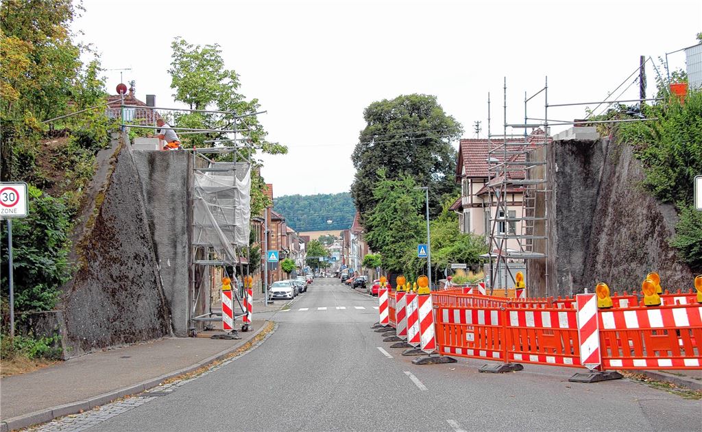 Neue Radwege-Brücke wird eingebaut