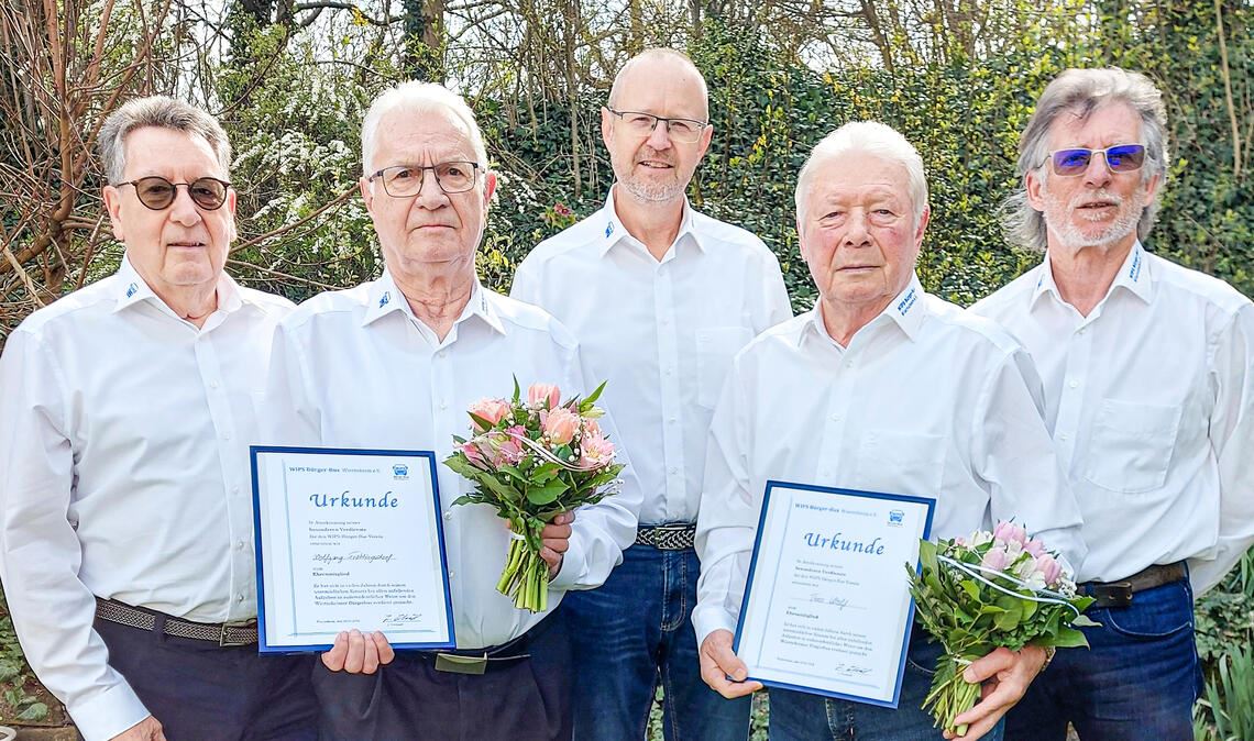 Der Bürgerbusverein ehrt Theo Wolf und Wolfgang Fröhlingsdorf. Foto: privat