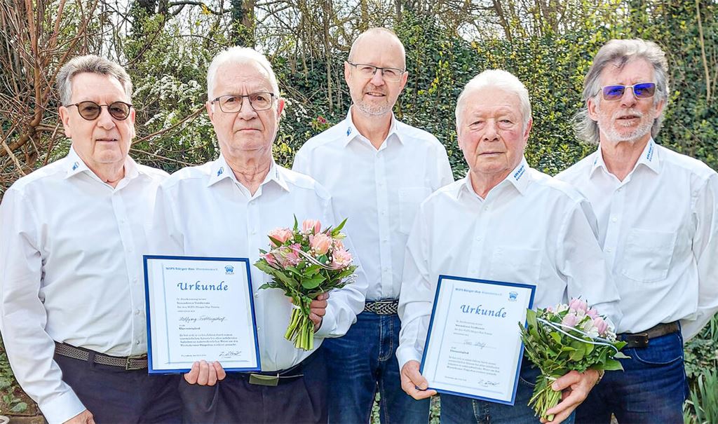Der Bürgerbusverein ehrt Theo Wolf und Wolfgang Fröhlingsdorf. Foto: privat