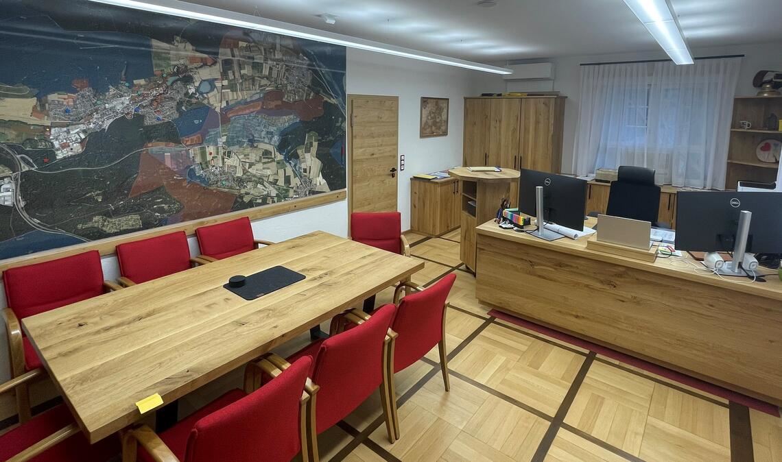Der Bürgermeister sieht in der Ausstattung seines Büros „keinen großen Luxus“. Der Ausschuss auf Akteneinsicht hingegen spricht von einem „High-End-Standard“. Foto: Stadt Maulbronn