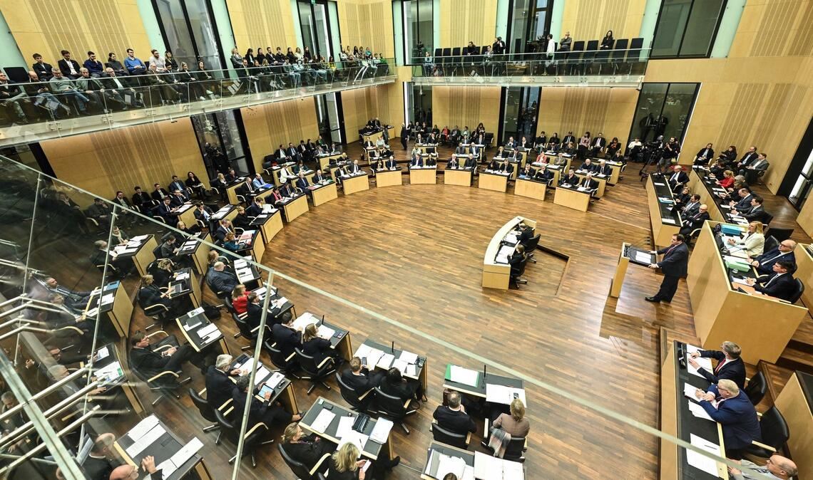 Der Bundesrat segnet Gesetze zum Schutz kritischer Infrastruktur und zur Reform des Luftsicherheitsgesetzes ab. (Archivbild)