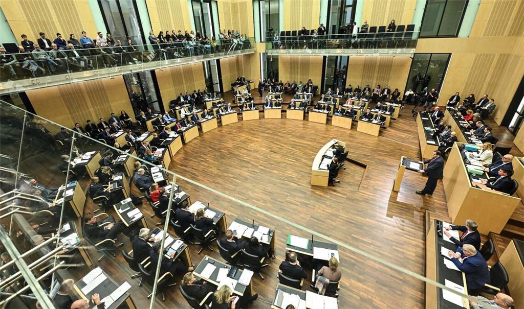 Der Bundesrat segnet Gesetze zum Schutz kritischer Infrastruktur und zur Reform des Luftsicherheitsgesetzes ab. (Archivbild)