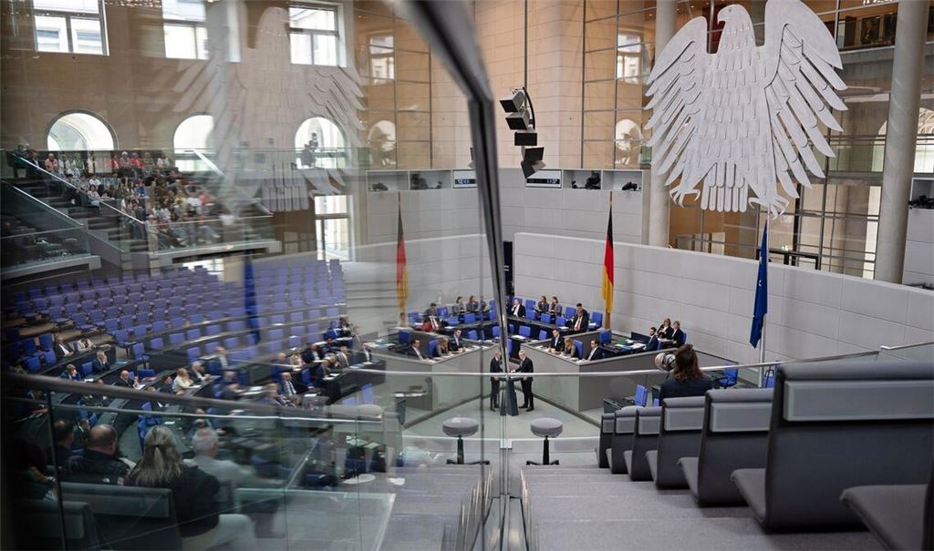 Der Bundestag hat eine Reform beschlossen, damit staatliche Milliarden schneller in die Infrastruktur fließen.