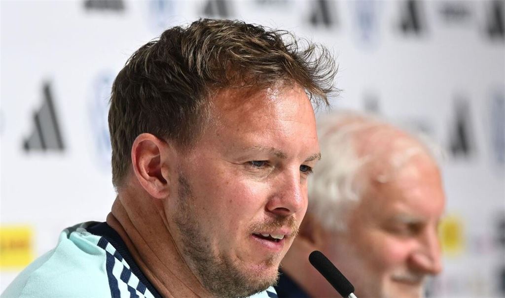 Der Bundestrainer Julian Nagelsmann (links) startet mit DFB-Sportdirektor Rudi Völler die heiße WM-Vorbereitung.