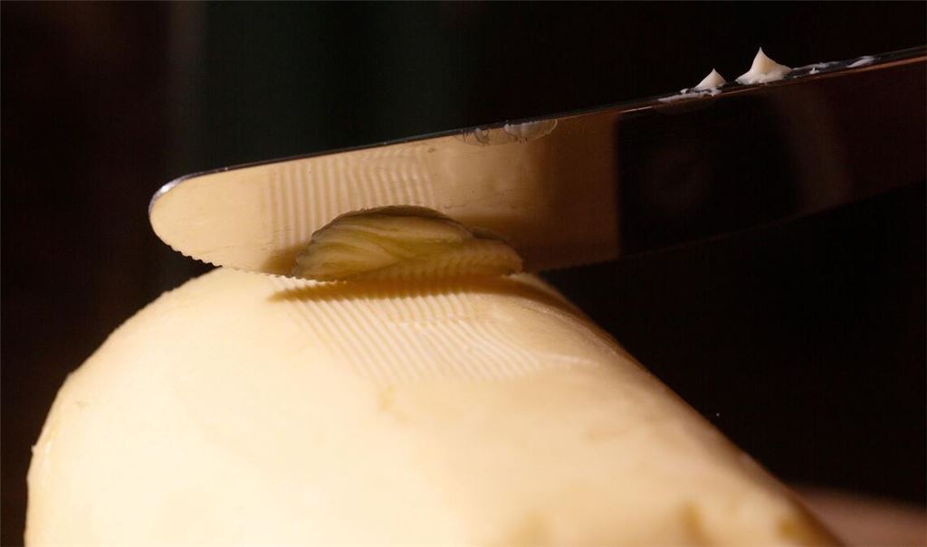 Der Butterpreis schwankt, nun wieder zugunsten der Verbraucher. (Illustration)