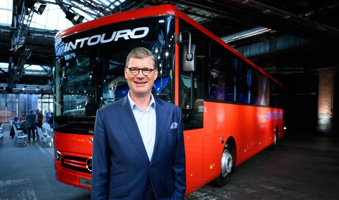 Der Chef von Daimler Buses, Till Oberwörder, kündigte die Investitionen an.