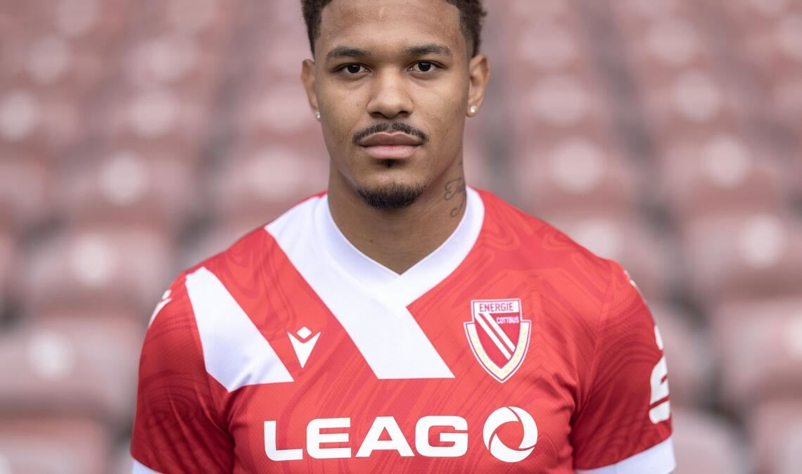 Der Cottbuser Justin Butler berichtete, dass er mit Affenlauten beleidigt wurde. (Archivbild)