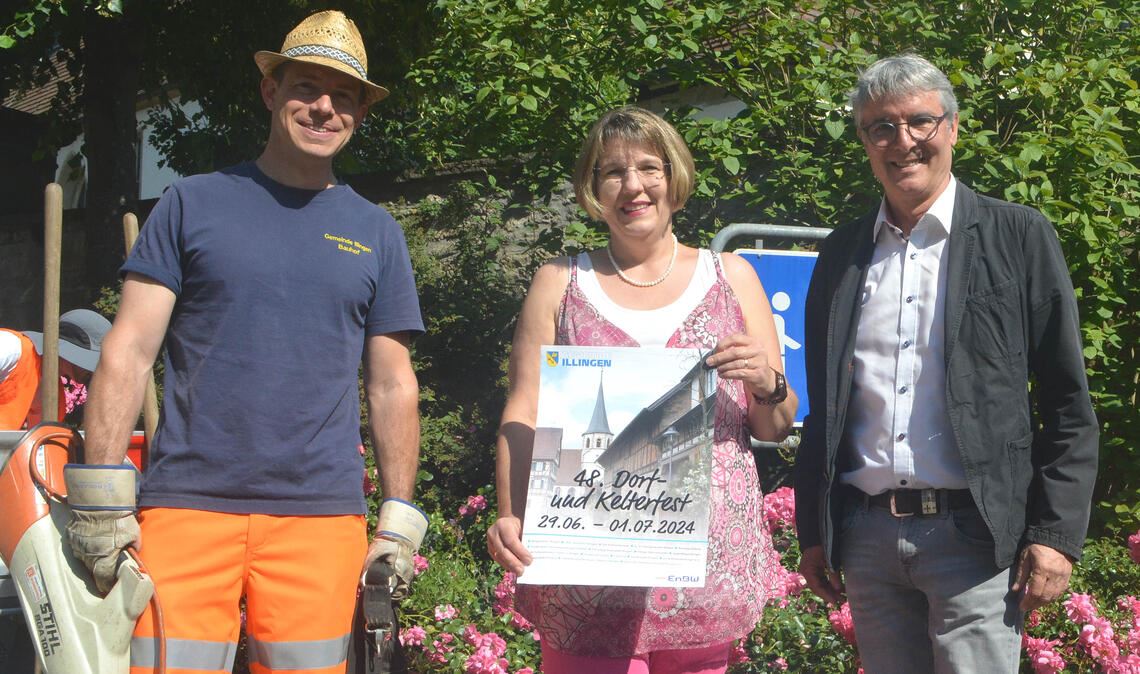 Der Countdown läuft: Niko Lied (v.li.), Ellen Jörger und Armin Pioch laden zum 48. Dorf- und Kelterfest in Illingen ein. Foto: Stahlfeld