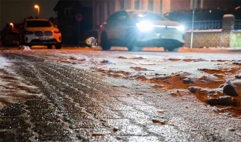 Der DWD erwartet eine wechselhafte und zeitweise rutschige Wetterlage im Südwesten (Symbolbild).
