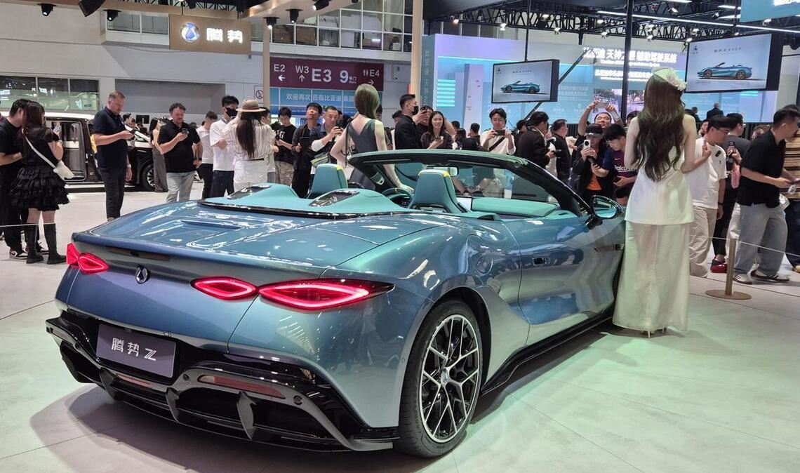 Der Denza Z, der mit rund 1000 PS anrollt, feiert auf der Auto China 2026 in der Hauptstadt Peking seine Weltpremiere.