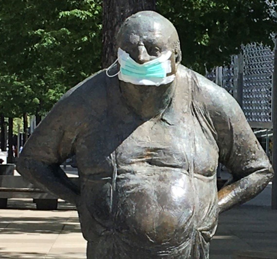 Der „Dicke“ mit Mundschutz: Corona-Zahlen steigen – in Pforzheim gelten seit Sonntag neue Einschränkungen. Wewoda