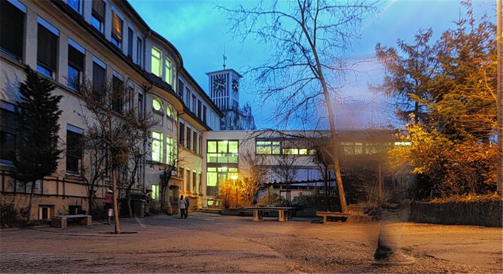 Der Donnerstagmorgen an der Schillerschule: Die Einschätzung der Polizei, wonach die Drohung an der Tafel keine wirkliche Gefährdung bedeutet, hat sich bestätigt.