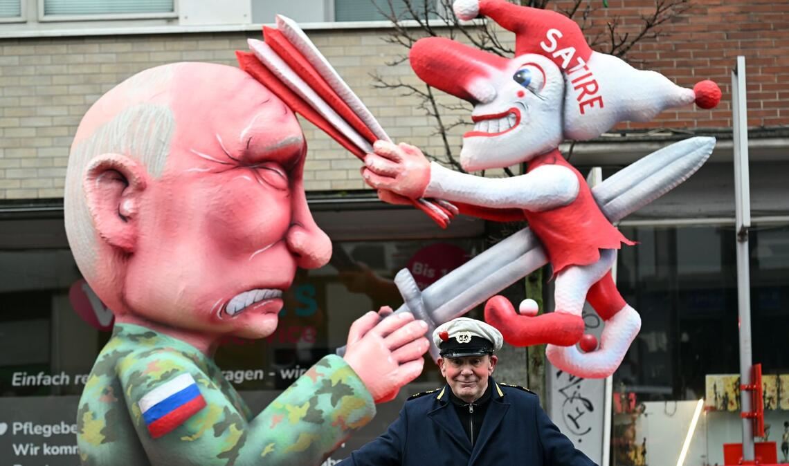 Der Düsseldorfer Karnevalswagenbauer Jacques Tilly lässt sich nicht dadurch einschüchtern, dass er in Russland angeklagt worden ist.