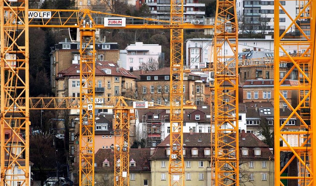 Der Eindruck täuscht: Diese Baukräne drehten sich in Stuttgart nicht für neue Wohnhäuser, sondern für den Bau des neuen Tiefbahnhofs im Schlossgarten.