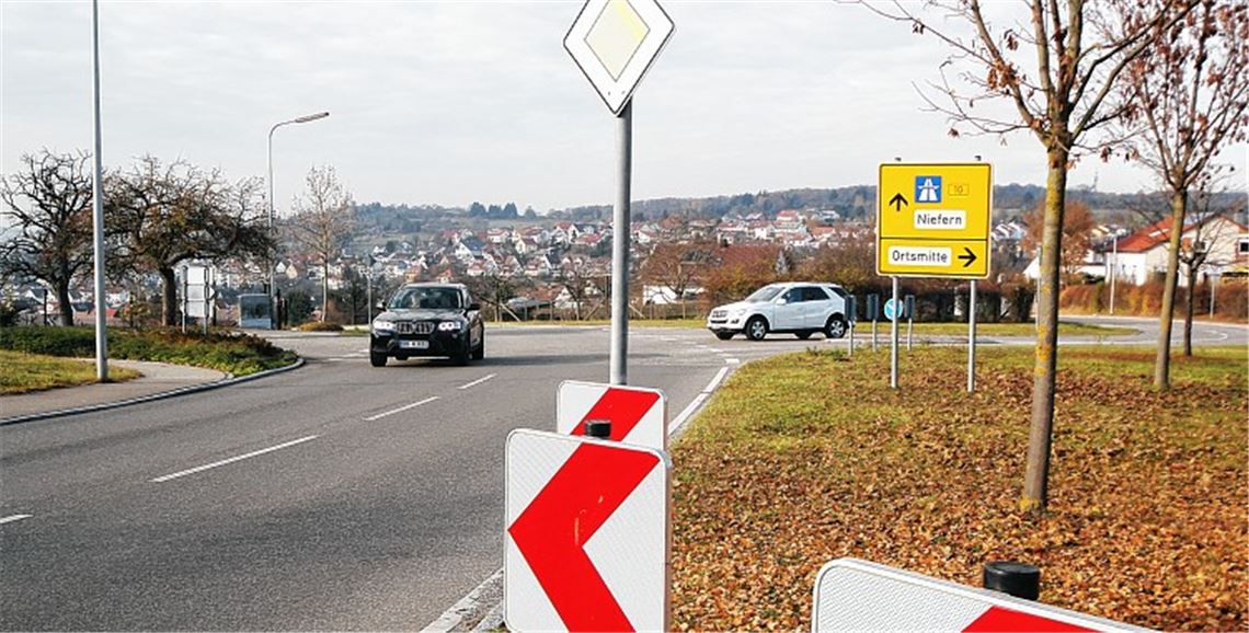Der Einmündungsbereich am südlichen Ortseingang von Öschelbronn soll im kommenden Jahr zu einem Kreisverkehr umgebaut werden.
