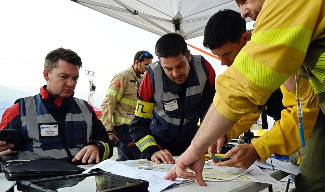 Tränen zum Abschied: Deutsche Feuerwehrleute auf Heimreise Der Einsatz der deutschen Feuerwehrleute in Spanien wurde nach gut einer Woche beendet und die Rückfahrt nach Deutschland angetreten. (Archivbild)
