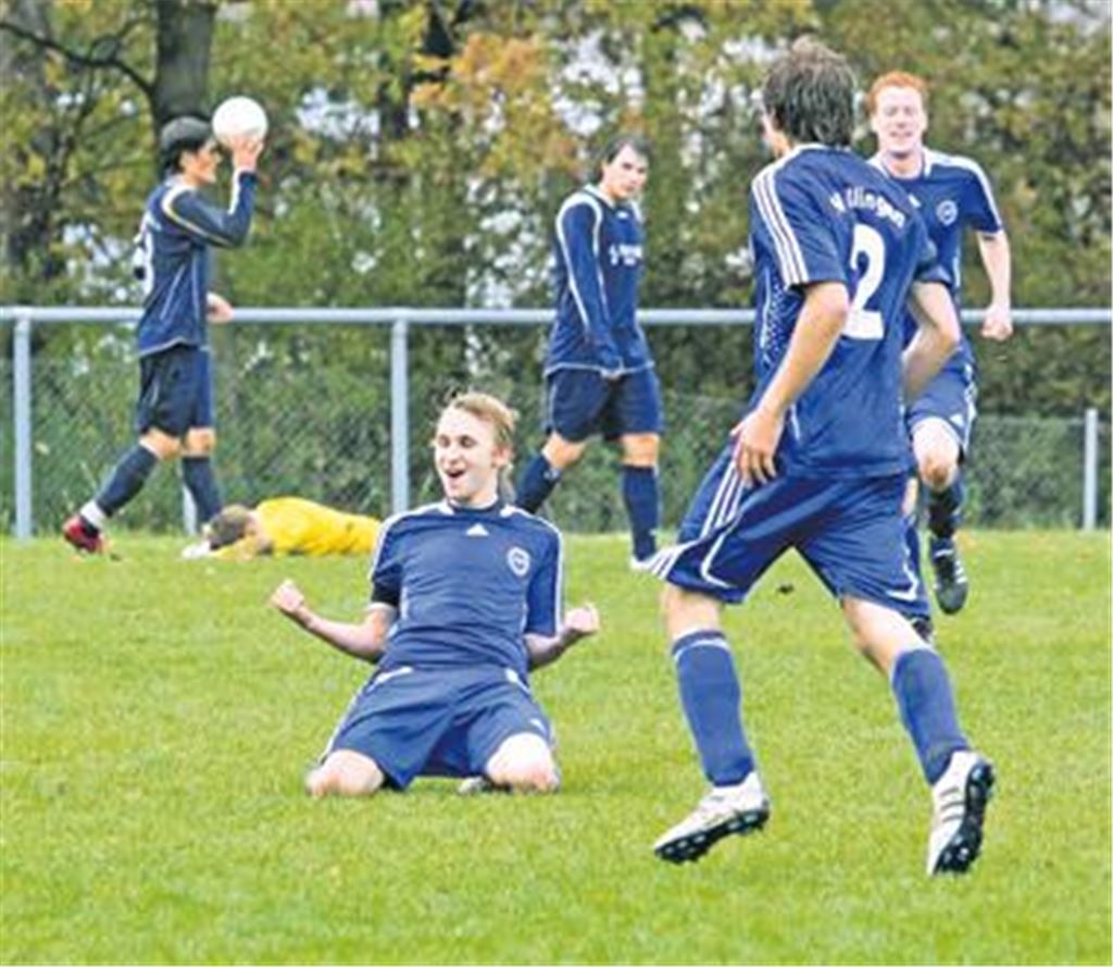 Der Einsatz des Illingers Matthias Stocker (vorne li.), der im Hinspiel zwei Tore schoss, und von Nico Gatsas (vorne re.) ist fraglich. Bei Phönix fehlt vermutlich Sören Brüstle (hinten li.), Timo Hagenbuch (hinten Mitte) fehlt wegen einer Familienfeier.
Archivfoto: Eigner