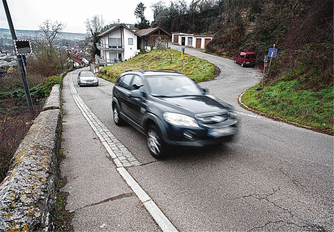 Der Endausbau der Enzberger Höhenstraße (rechts, auf die Ötisheimer Steige einmündend) ist eine Herausforderung für die Planer. Foto: Fotomoment