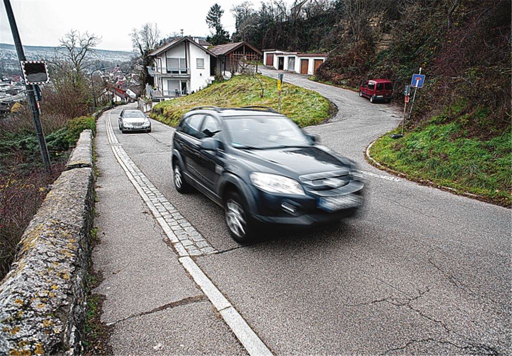 Der Endausbau der Enzberger Höhenstraße (rechts, auf die Ötisheimer Steige einmündend) ist eine Herausforderung für die Planer. Foto: Fotomoment