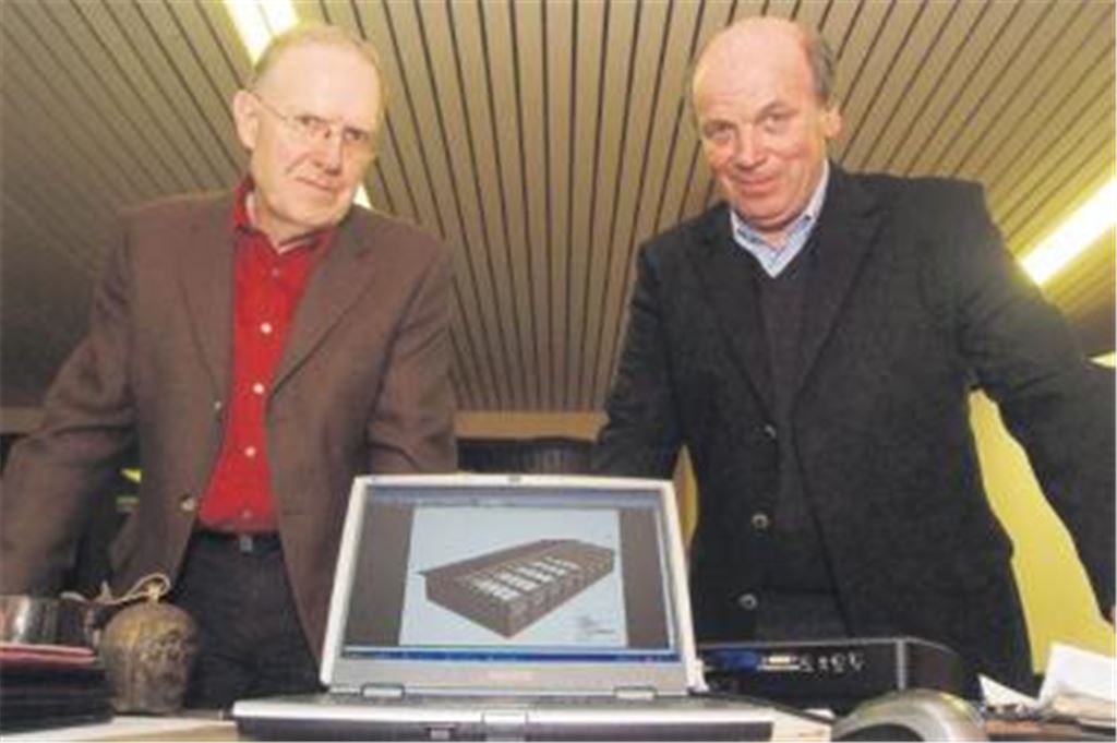 Der Erste Vorsitzende des TSV Knittlingen, Jürgen Mössner (re.) und der dritte Vorsitzende Wolfram Lindner stellen bei der Hauptversammlung erste Ideen für den Neubau einer Sporthalle vor. Eine halbe Million Euro zu schultern, sei für den Verein möglich. Foto: Fotomoment
