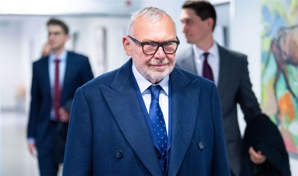 Der Ex-Kanzler war ein gut bezahlter Multifunktionär der Signa-Gruppe.