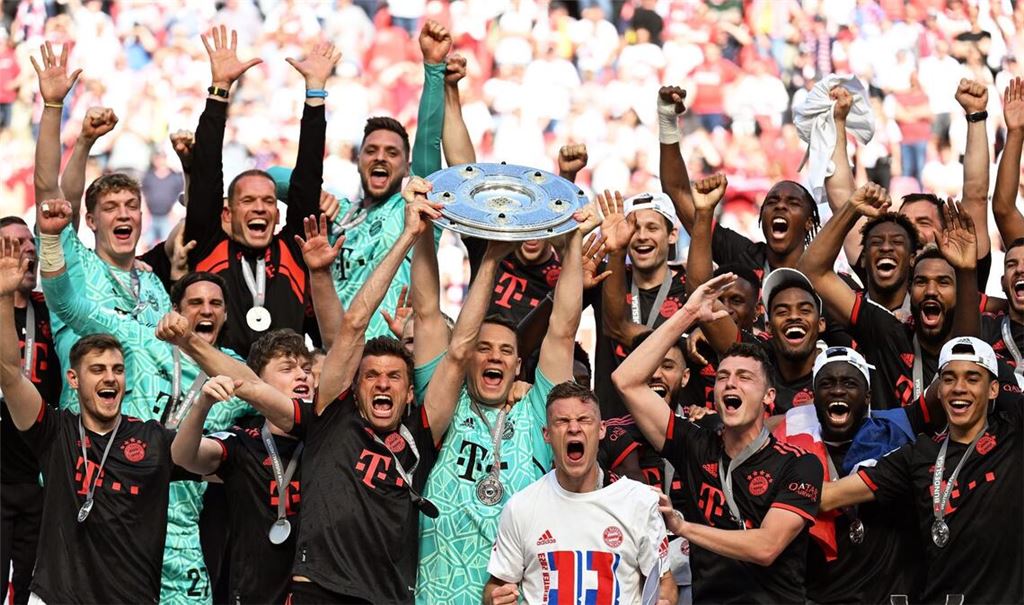 Der FC Bayern durfte am Ende die Meisterschale hochstemmen.