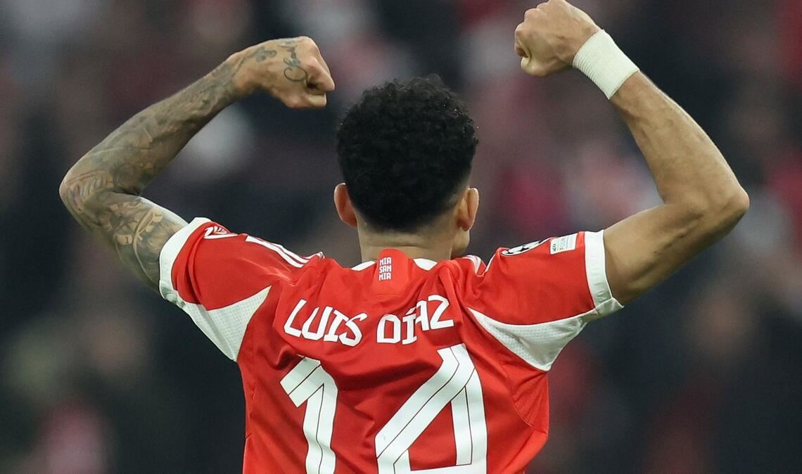 Der FC Bayern hat sich in einer wilden Fußball-Schlacht trotz zweier grober Fehler von Manuel Neuer ins Halbfinale der Champions League gekämpft.