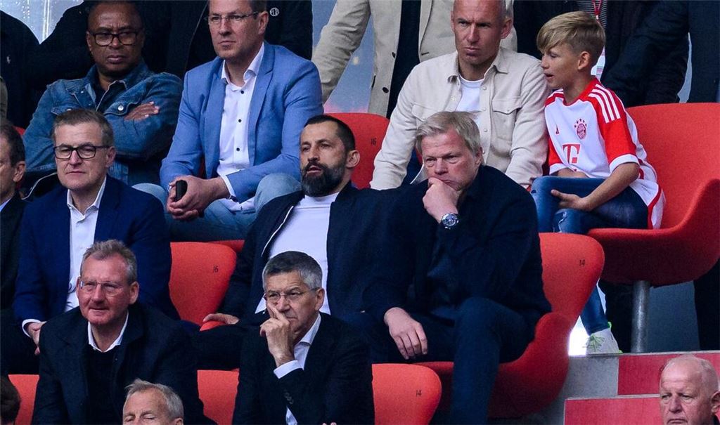 Der FC Bayern trennt sich von Hasan Salihamidzic (M.) und Oliver Kahn (r). Finanzvorstand Jan-Christian Dreesen (l) soll Kahn folgen.