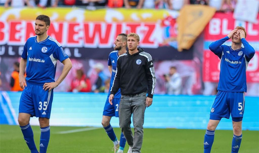 Der FC Schalke 04 steigt nach der Niederlage in Leipzig ab.