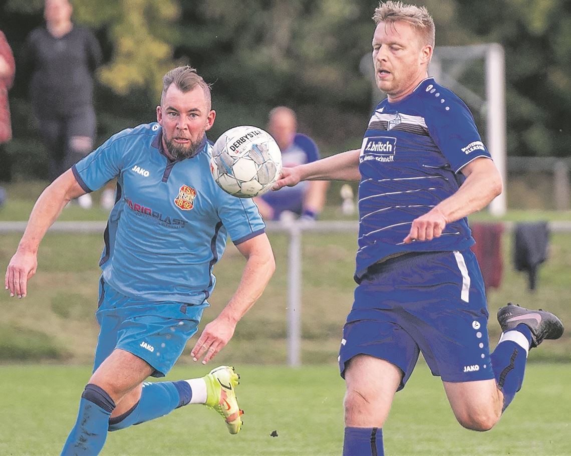 Enzberg klettert an die Spitze Der FC Viktoria Enzberg hat den TSV Ötisheim voll im Griff und gewinnt letztlich verdient mit 3:0. Foto: Fotomoment